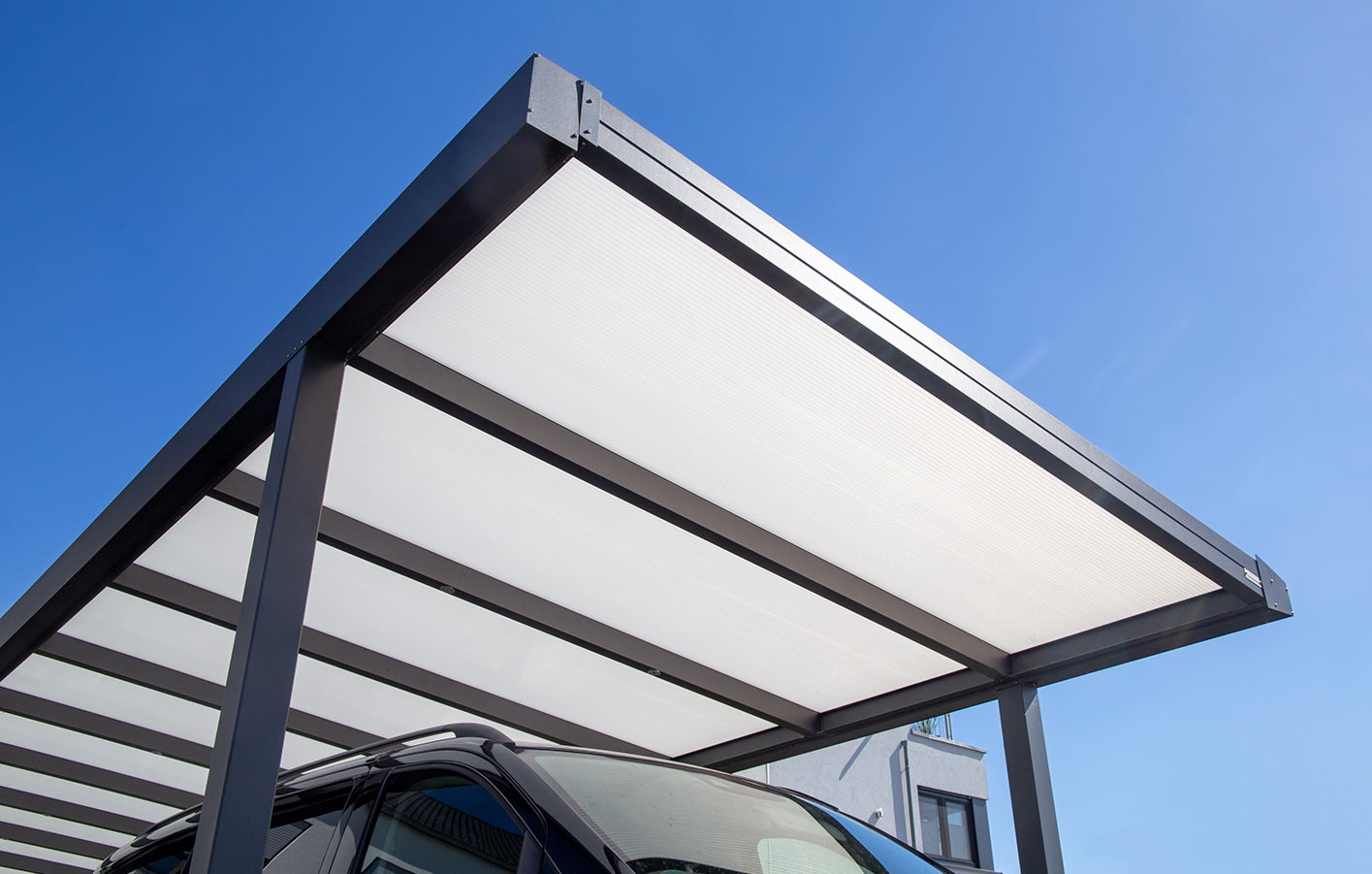moderne Carports - abdichten und vor Feuchtigkeit und Schimmel schützen modernes Alu-Carport