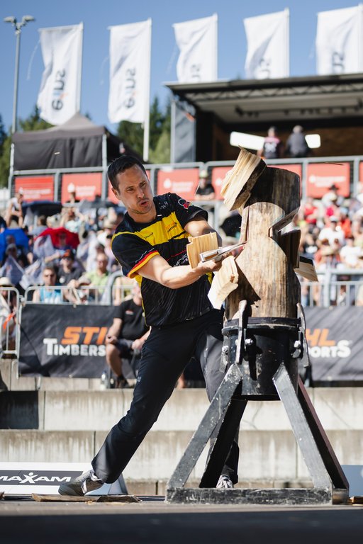 STIHL_TIMBERSPORTS_Stephan_Odwarka_Standing_Block_Chop.jpg