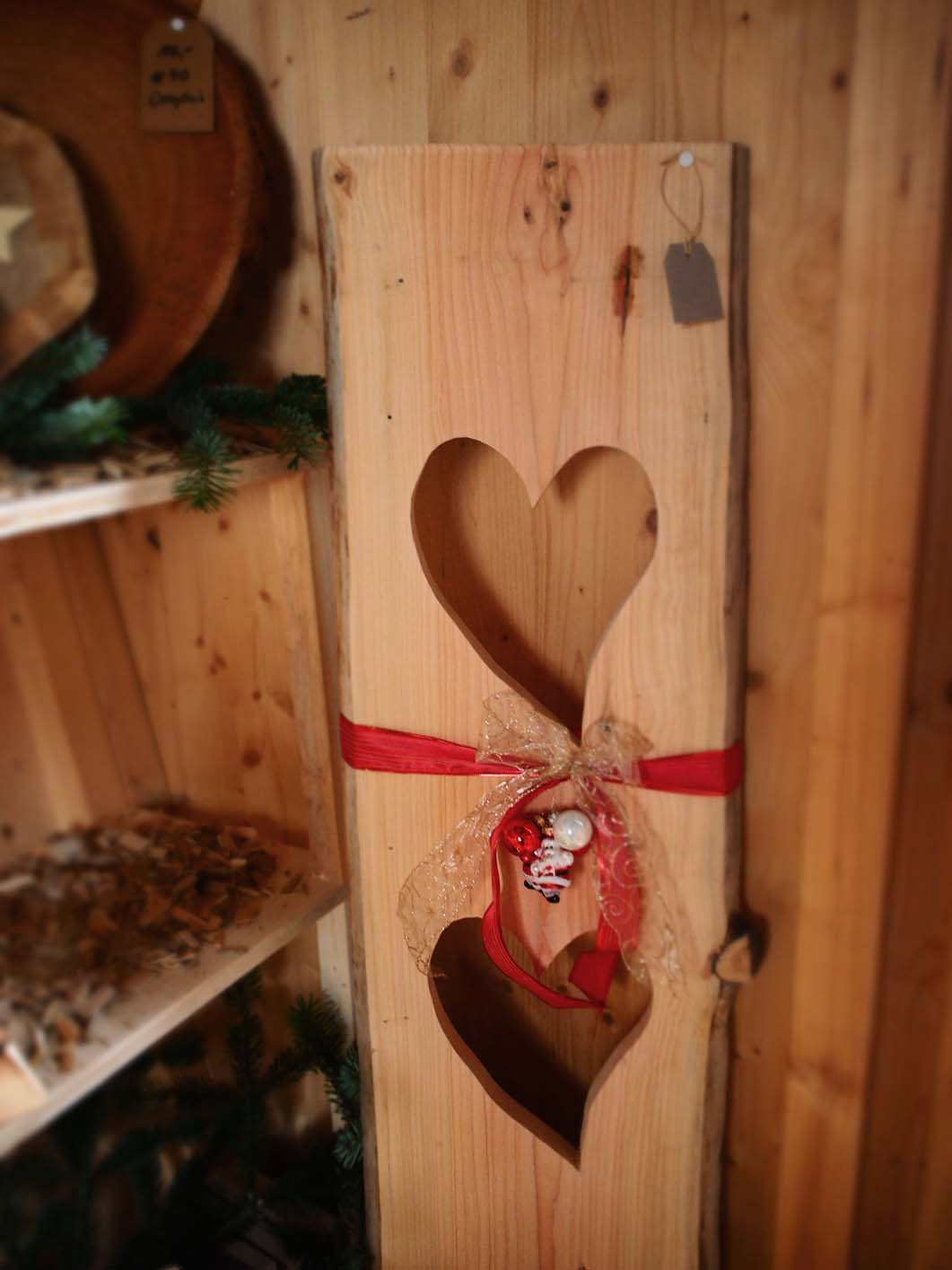 Holzbrettaufsteller mit Herzmotiv bei Holzwerk Haidt kaufen Holzbrettaufsteller mit Herzmotiv bei Holzwerk Haidt kaufen