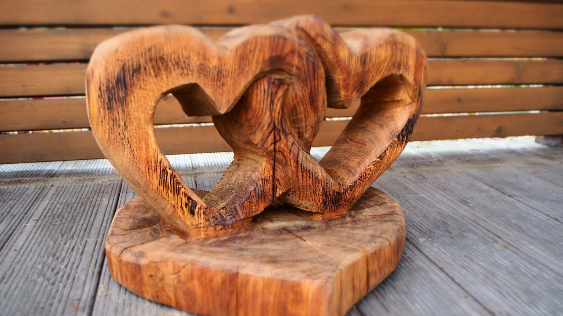 Doppelherz aus Holz - Kettensägenkunst bei Holzwerk Haidt kaufen