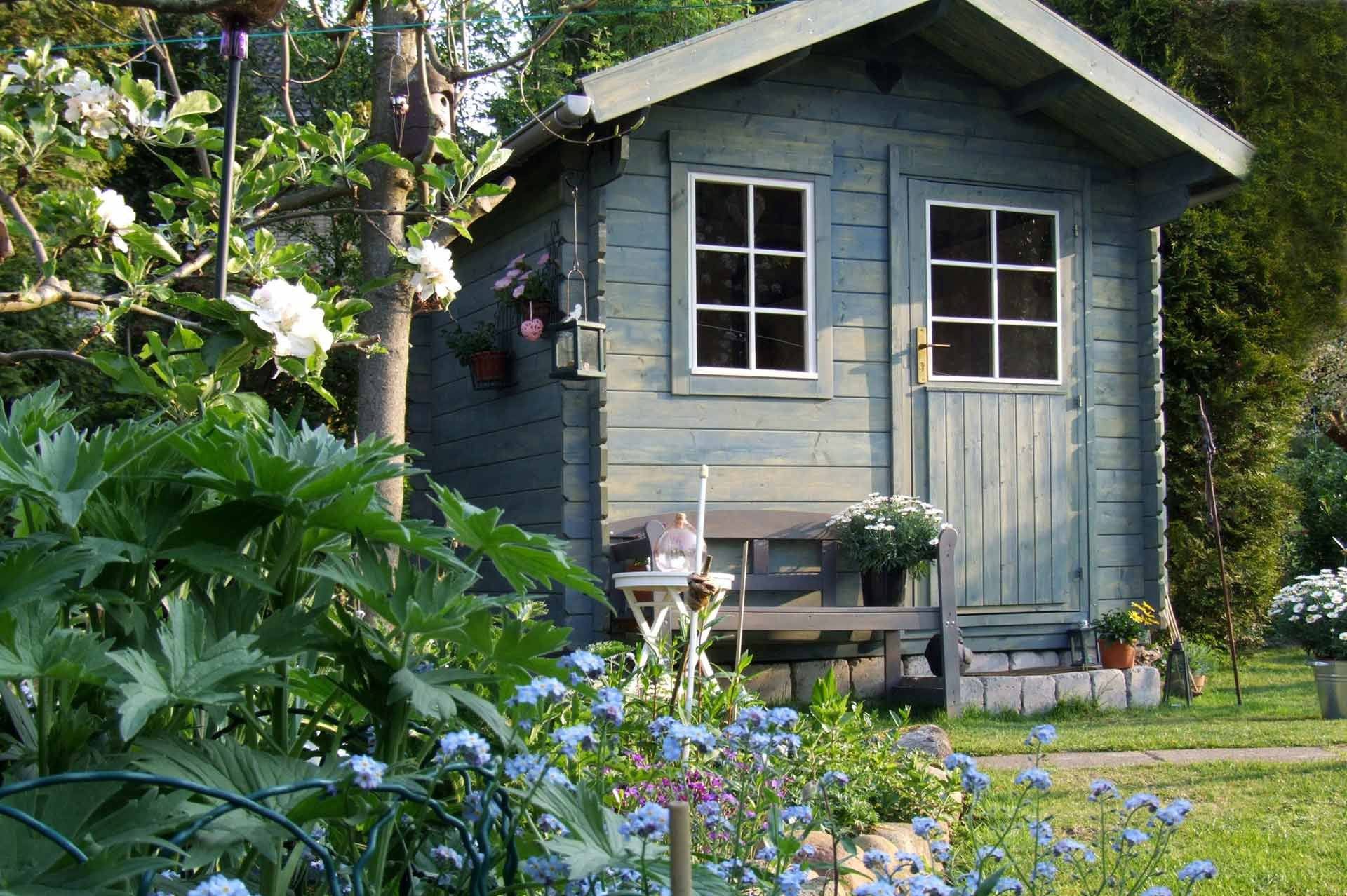 blaues Gartenhaus aus Holz